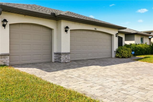3516 SW 8th PL, Cape Coral, FL 33914