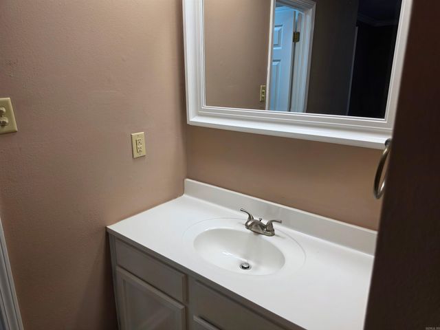 206 Shadow Oaks Dr, Sherwood, AR 72120