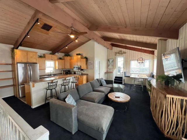 724 Dover Court, San Diego, CA 92109