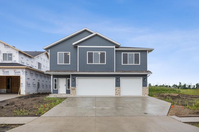8479 61st Street S, Horace, ND 58047