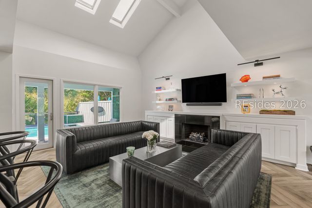 10 Windjammer Ct, Hilton Head Island, SC 29928