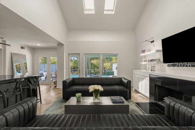 10 Windjammer Ct, Hilton Head Island, SC 29928