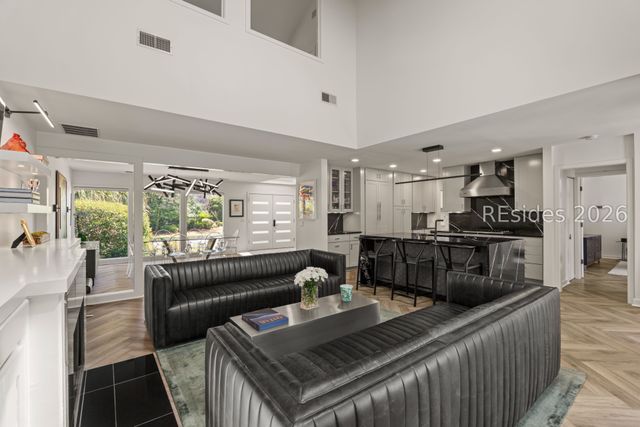 10 Windjammer Ct, Hilton Head Island, SC 29928