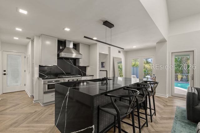 10 Windjammer Ct, Hilton Head Island, SC 29928