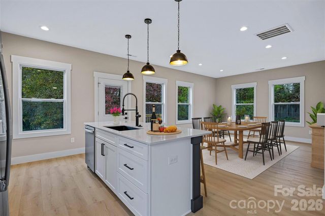 174 Atwood Drive, Hendersonville, NC 28791