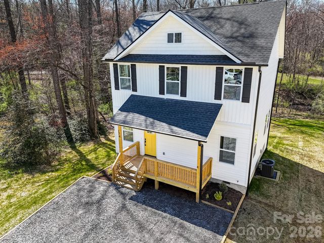 174 Atwood Drive, Hendersonville, NC 28791
