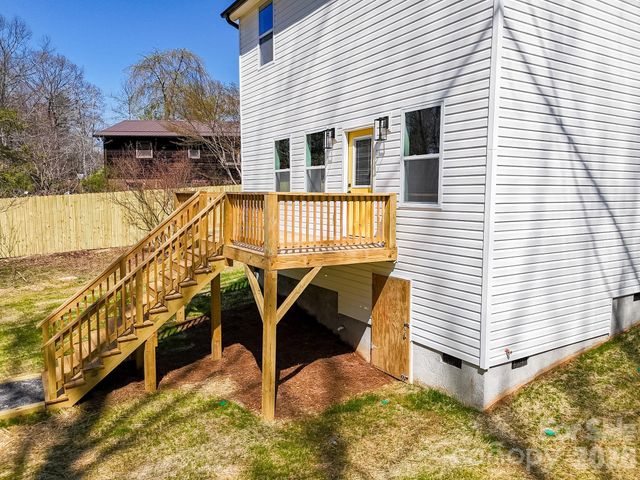 174 Atwood Drive, Hendersonville, NC 28791