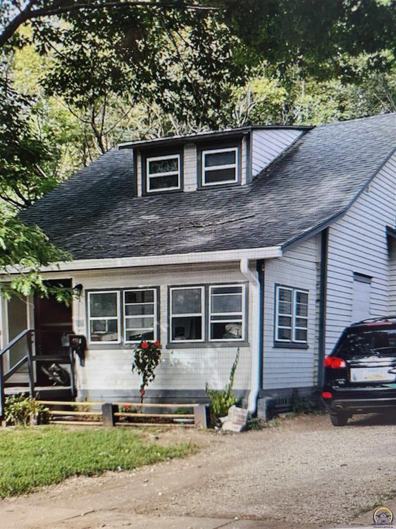 2017 SW Clay ST, Topeka, KS 66604
