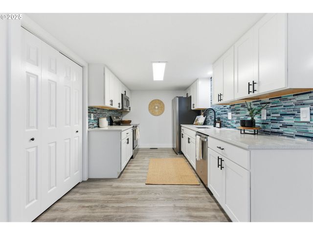 512 Sw EASTMAN Pkwy, Gresham, OR 97080