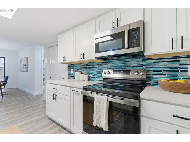 512 Sw EASTMAN Pkwy, Gresham, OR 97080