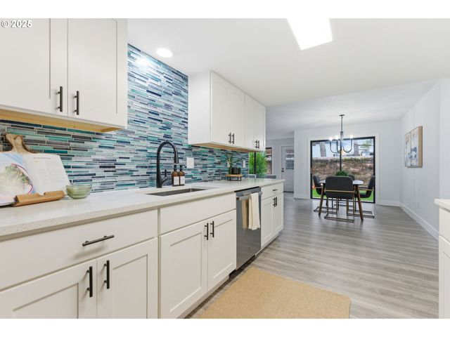 512 Sw EASTMAN Pkwy, Gresham, OR 97080