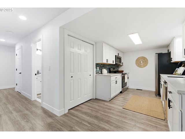 512 Sw EASTMAN Pkwy, Gresham, OR 97080