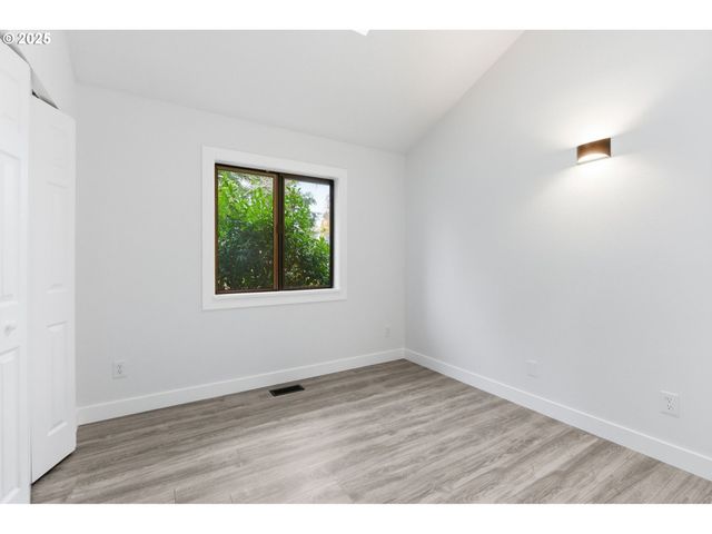 512 Sw EASTMAN Pkwy, Gresham, OR 97080