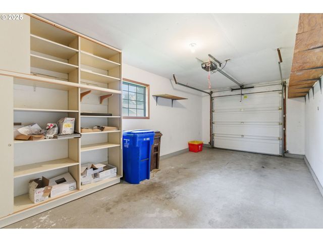 512 Sw EASTMAN Pkwy, Gresham, OR 97080