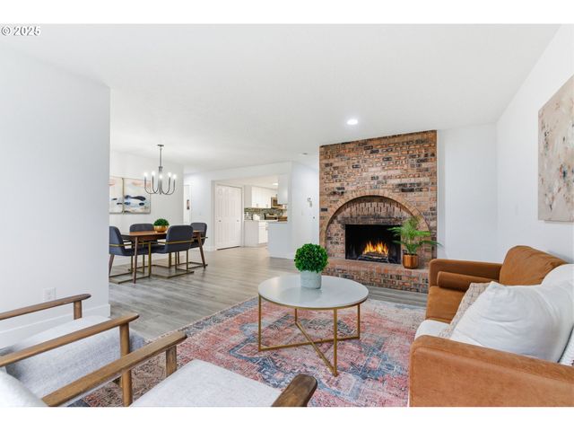 512 Sw EASTMAN Pkwy, Gresham, OR 97080