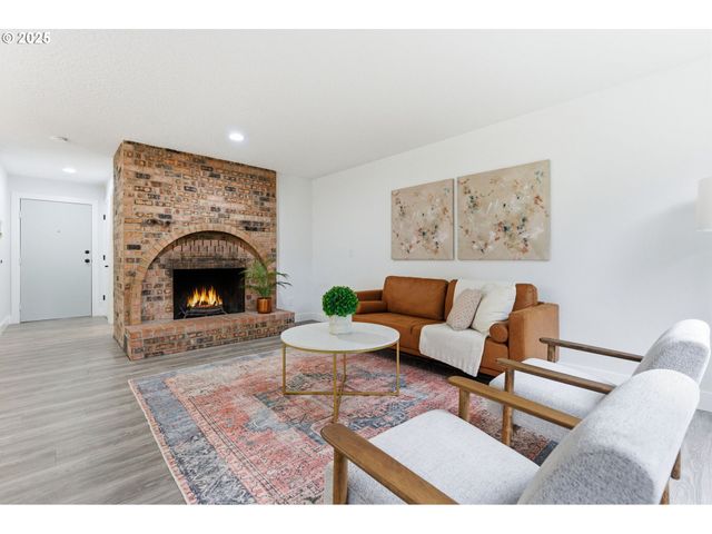 512 Sw EASTMAN Pkwy, Gresham, OR 97080