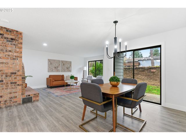 512 Sw EASTMAN Pkwy, Gresham, OR 97080