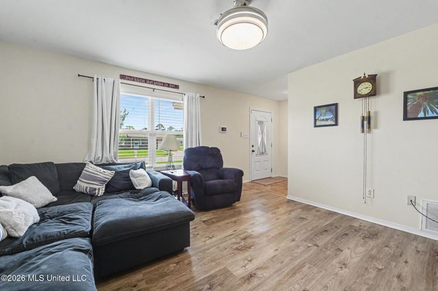 203 Lynn Circle, Pass Christian, MS 39571