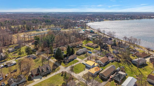 4100 East Drive, Knox, IN 46534