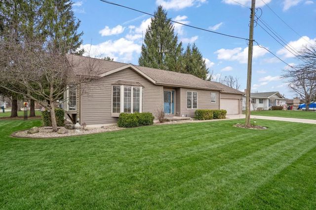 4100 East Drive, Knox, IN 46534