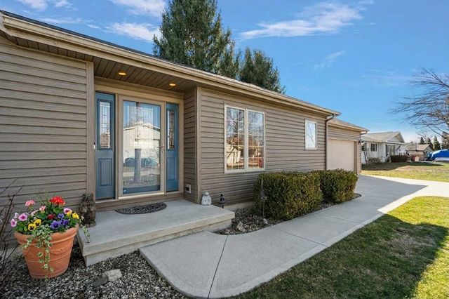 4100 East Drive, Knox, IN 46534