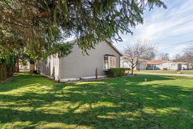 4100 East Drive, Knox, IN 46534