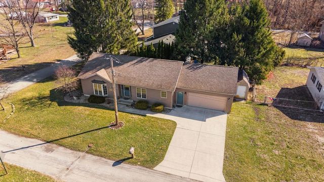 4100 East Drive, Knox, IN 46534