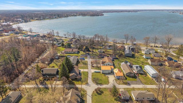 4100 East Drive, Knox, IN 46534