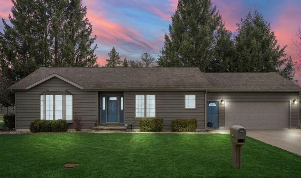 4100 East Drive, Knox, IN 46534