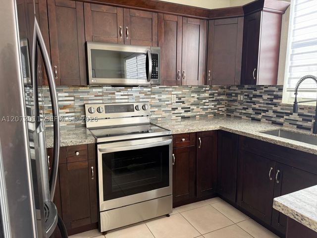 14949 SW 8th Ter 14949, Miami, FL 33194