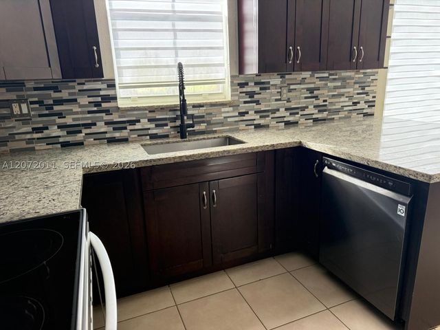 14949 SW 8th Ter 14949, Miami, FL 33194