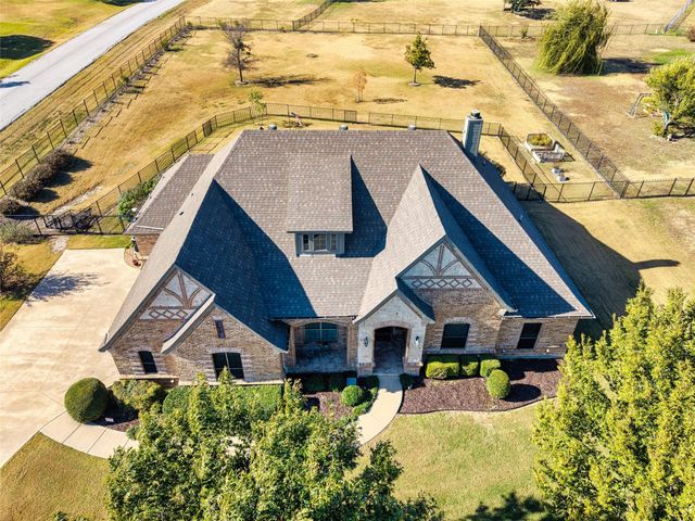 4801 Wild Stallion Court, Fort Worth, TX 76126