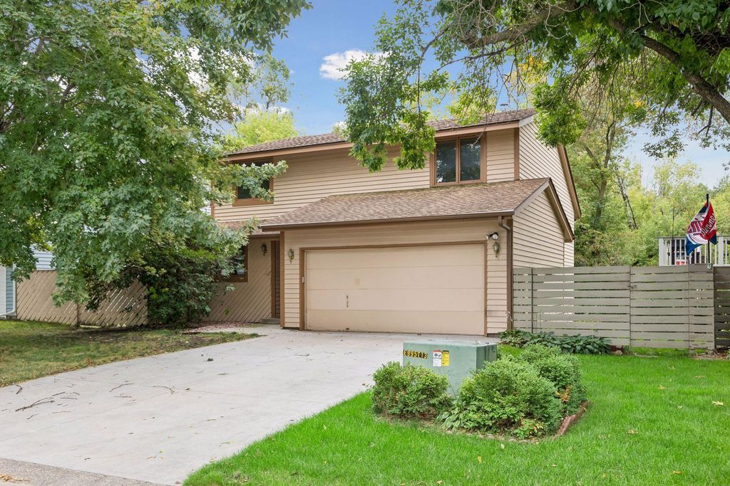 1432 Willow Creek Lane, Shoreview, MN 55126