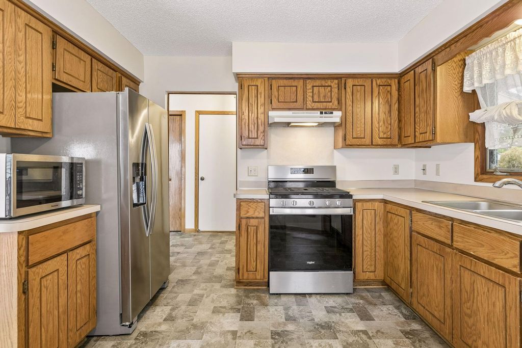 1432 Willow Creek Lane, Shoreview, MN 55126 — photo 2