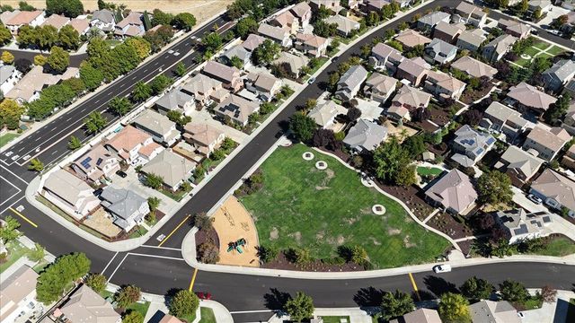 20855 Grapevine Dr, Patterson, CA 95363