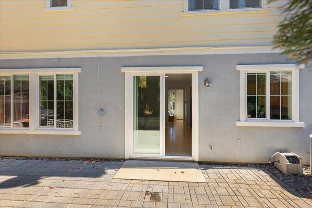 20855 Grapevine Dr, Patterson, CA 95363