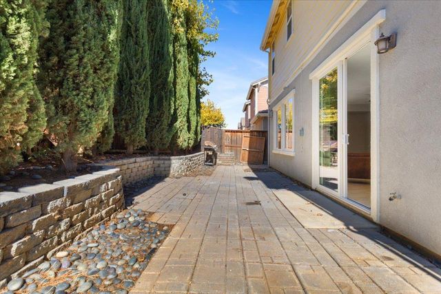 20855 Grapevine Dr, Patterson, CA 95363