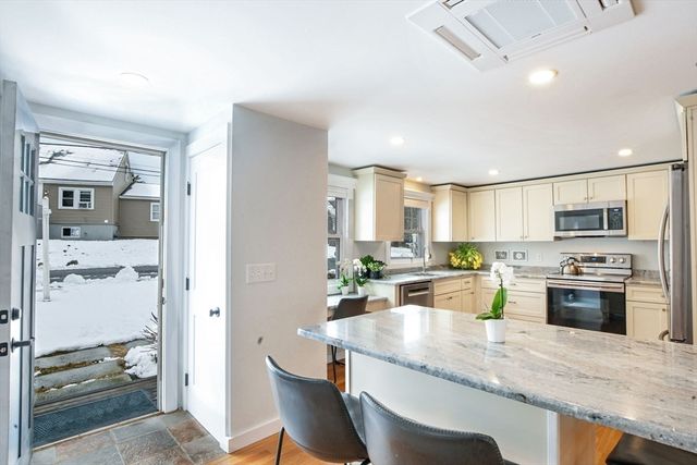 6 Burg Ave, Sandwich, MA 02563