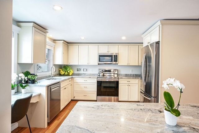 6 Burg Ave, Sandwich, MA 02563