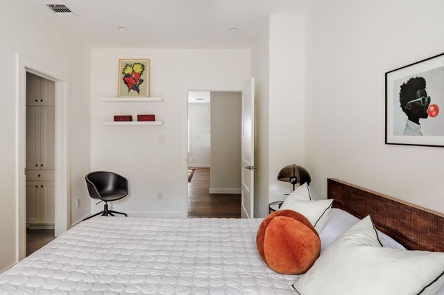 904 W Monroe ST, Austin, TX 78704