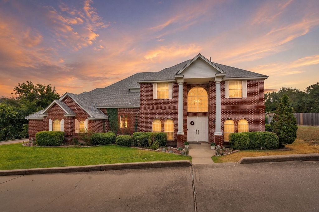 333 Coach House Circle, Fort Worth, TX 76108 — exterior
