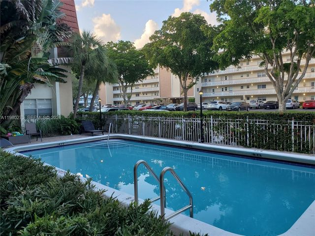 1300 Moffett St 312, Hallandale Beach, FL 33009