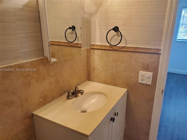 1300 Moffett St 312, Hallandale Beach, FL 33009