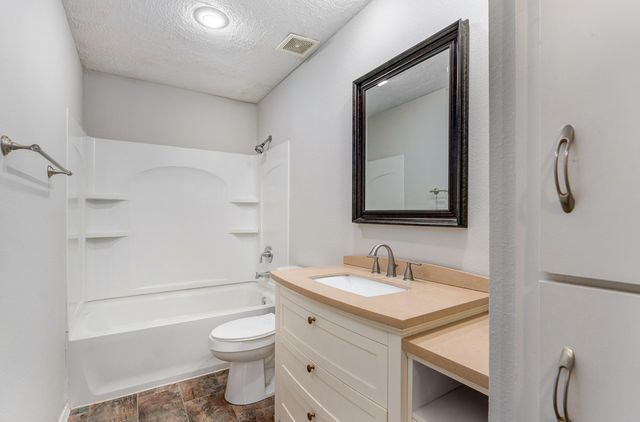 3660 W Madison Street, Springfield, MO 65802