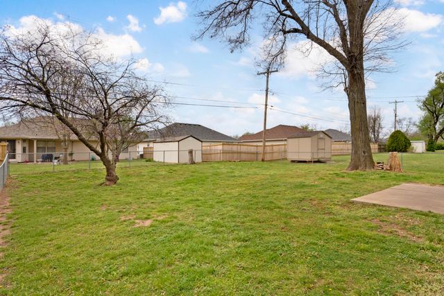 3660 W Madison Street, Springfield, MO 65802