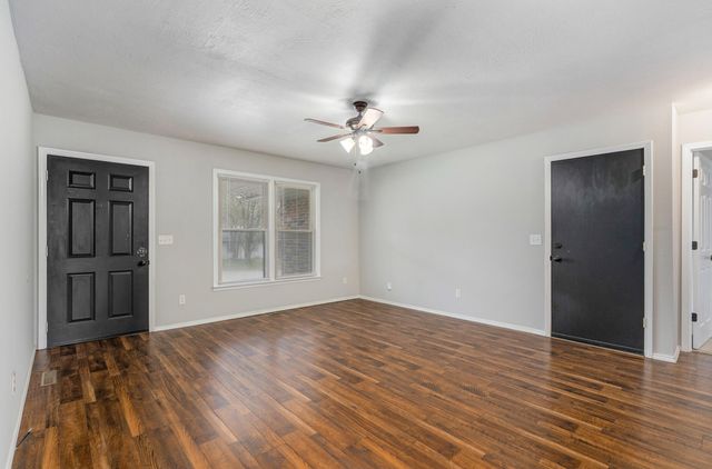 3660 W Madison Street, Springfield, MO 65802