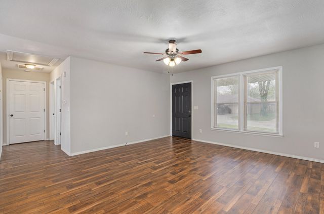 3660 W Madison Street, Springfield, MO 65802