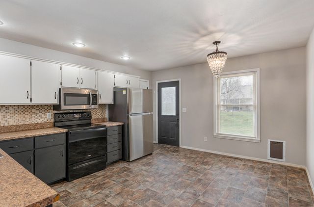 3660 W Madison Street, Springfield, MO 65802