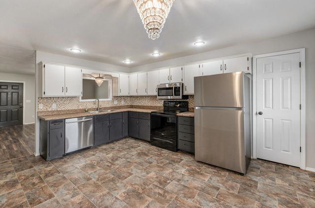 3660 W Madison Street, Springfield, MO 65802