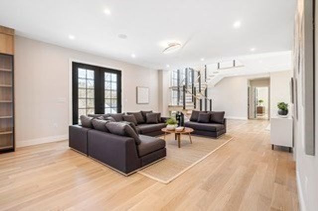 741 Boston Post Rd, Weston, MA 02493